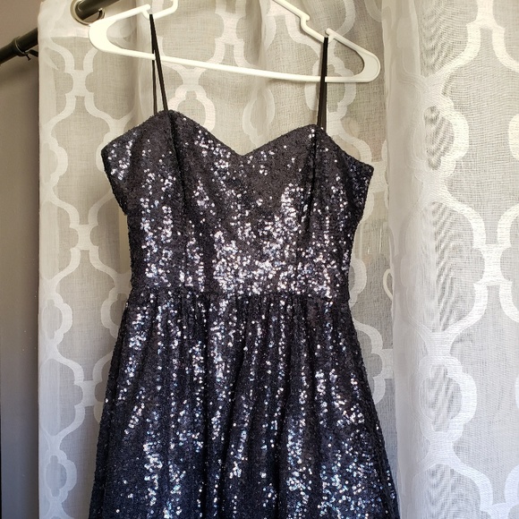 Dress - Picture 4 of 4